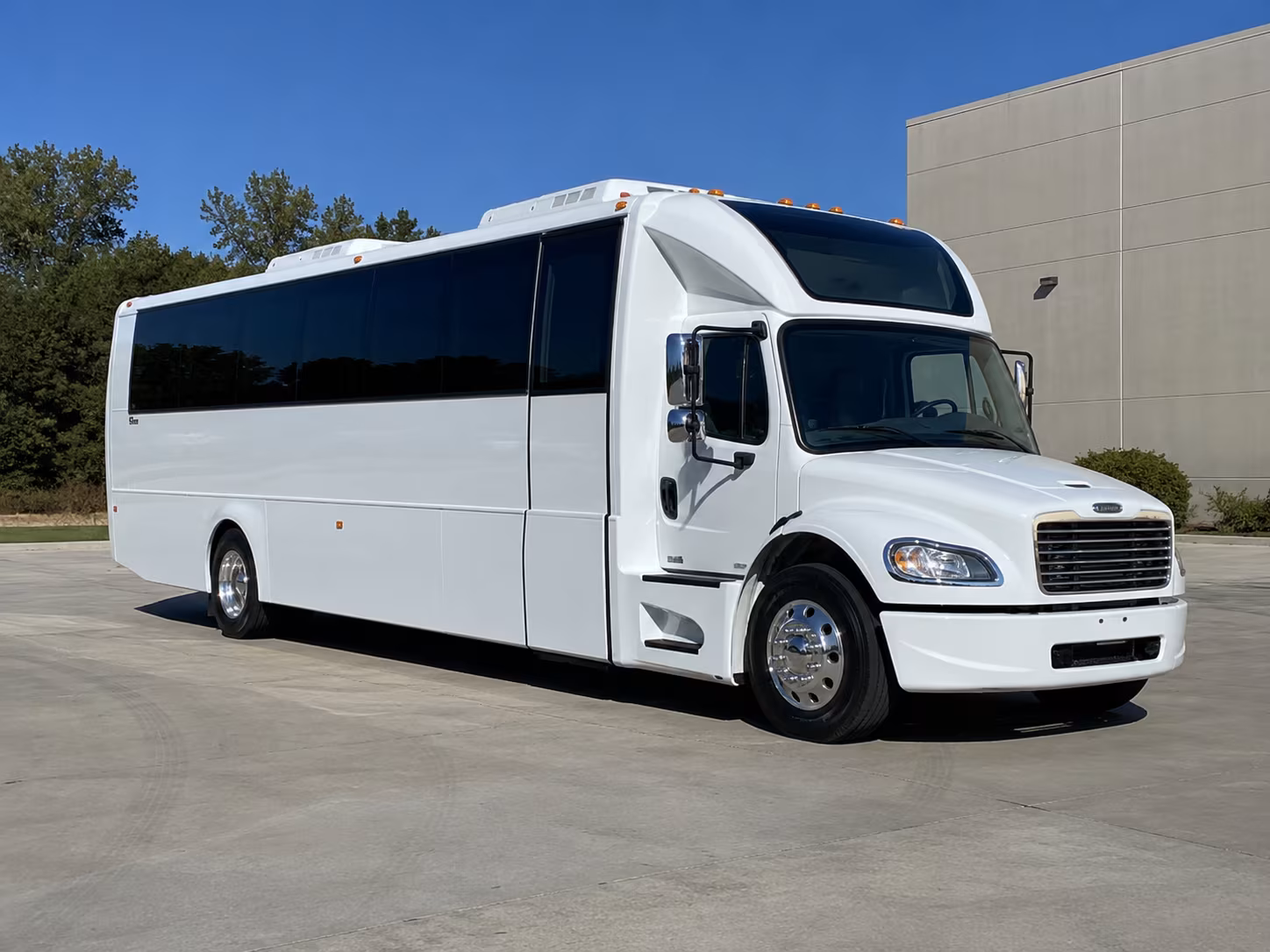 alexandria 28 passenger party bus